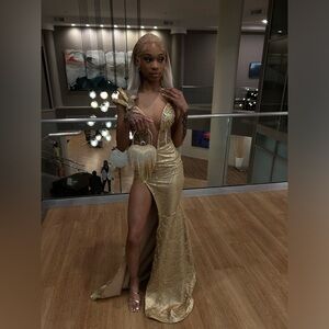 Gold diamond elegant Prom Dress.